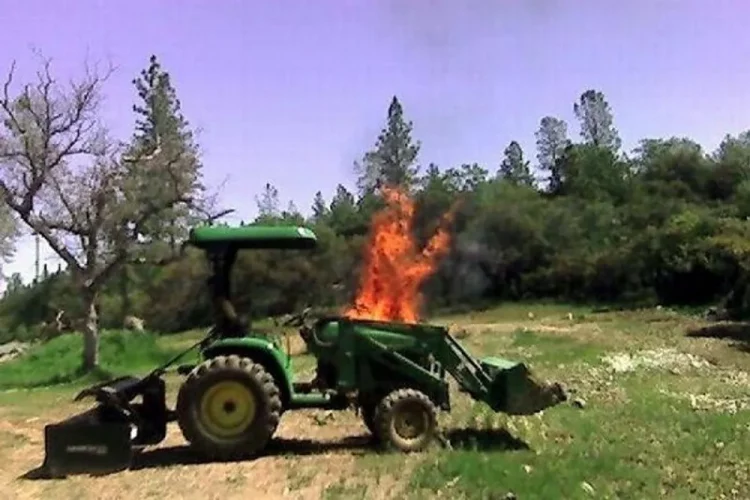 Funny Tractor Fails Caught On Camera - The Delite